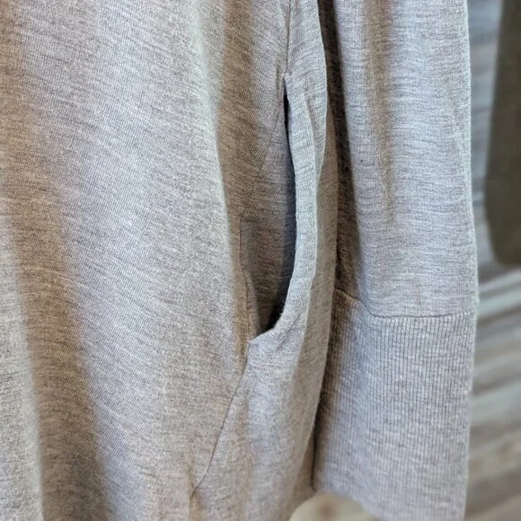 Lilly Pulitzer Womens Gray Sweater Cardigan Large L with Pockets and Thumb Holes - Picture 7 of 11